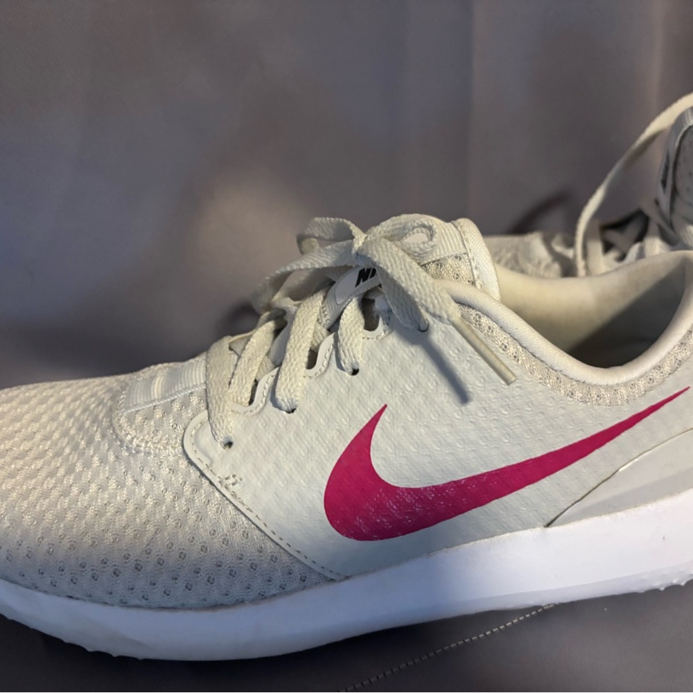 Nike Light Gray Sneakers with Pink Swoosh Golf shoe size 8 - Picture 7 of 7